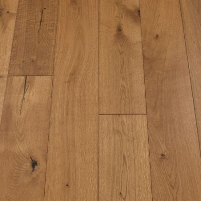 Chestnut Plank Flooring: A detailed photograph of chestnut-coloured plank flooring, highlighting deep brown tones with natural wood grain patterns, ideal for creating a classic and cozy environment.