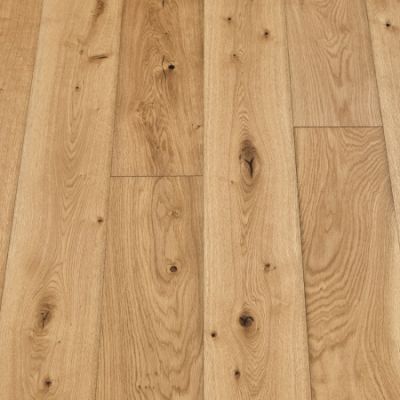 Natural Plank: Detailed image of Jordan's Woodflooring in Natural, displaying light, natural wood tones with a smooth finish, perfect for a classic and timeless aesthetic.