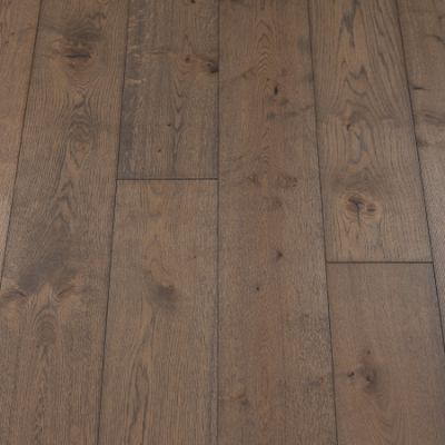 Nordic Plank: A close-up of Jordan's Woodflooring in Nordic, displaying light, cool tones with a smooth, Scandinavian-inspired design.