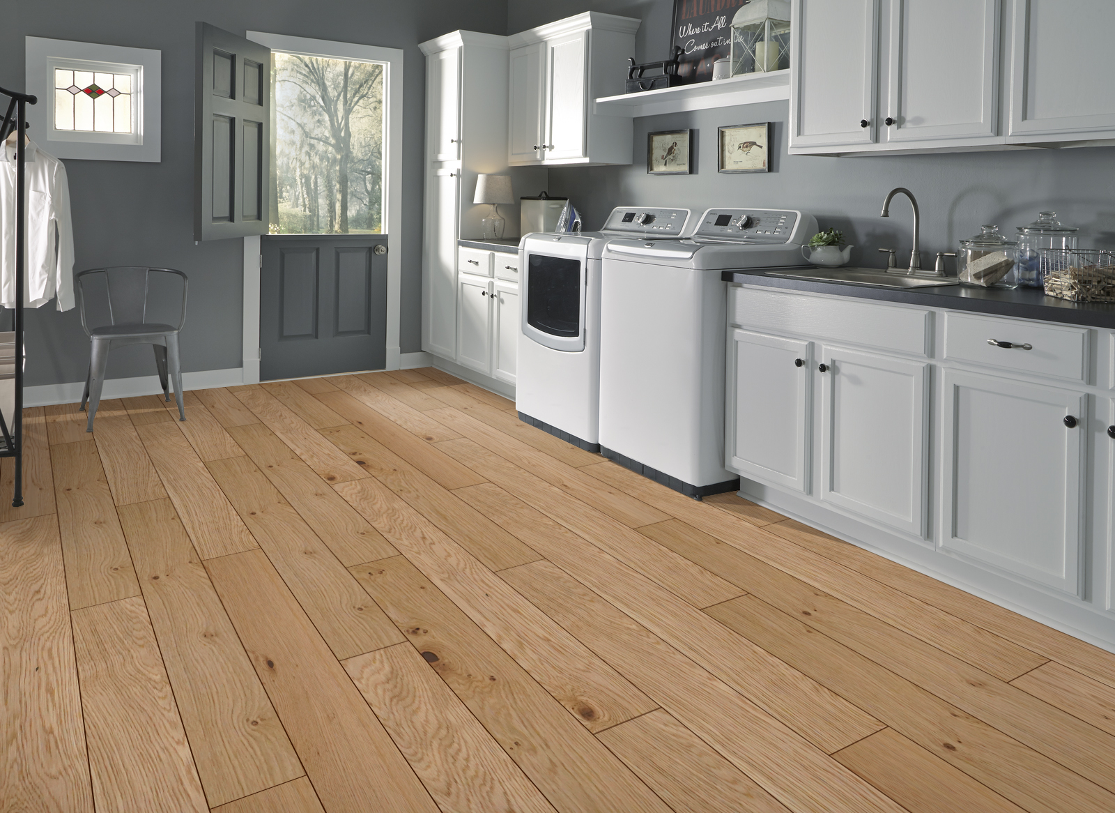 Grand Oak Lacquered Engineered Wood Flooring